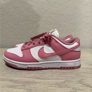 Excellent condition nike women dunk lows size 6.5